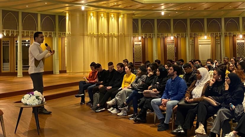 Dr. Thseen Nazir YTB'nin Katkılarıyla Düzenlenen Seminerde Konuştu