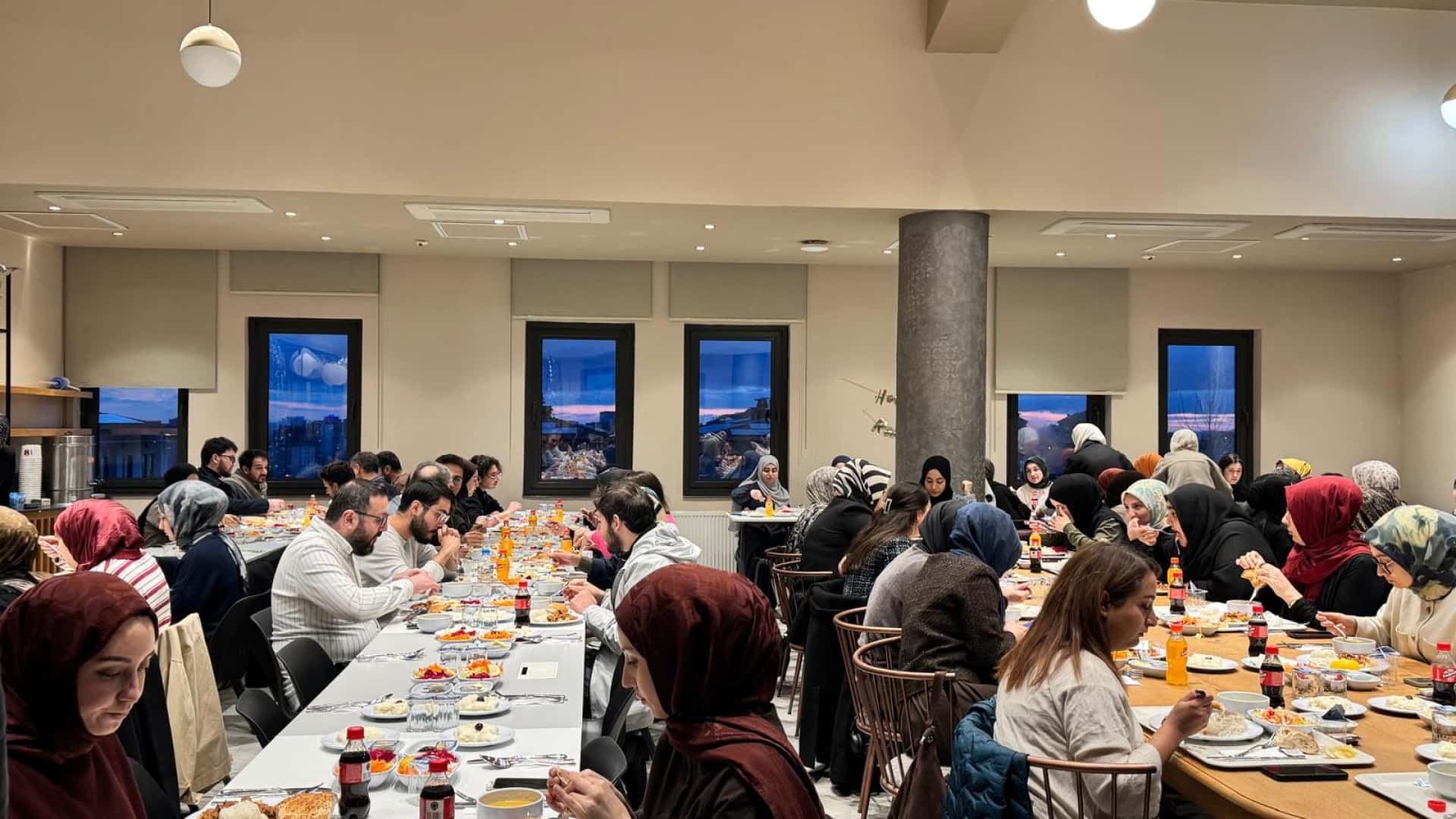 Eğitim Bilimleri Fakültesi Öğrencileri ve Mezunları İftar Programında Buluştu