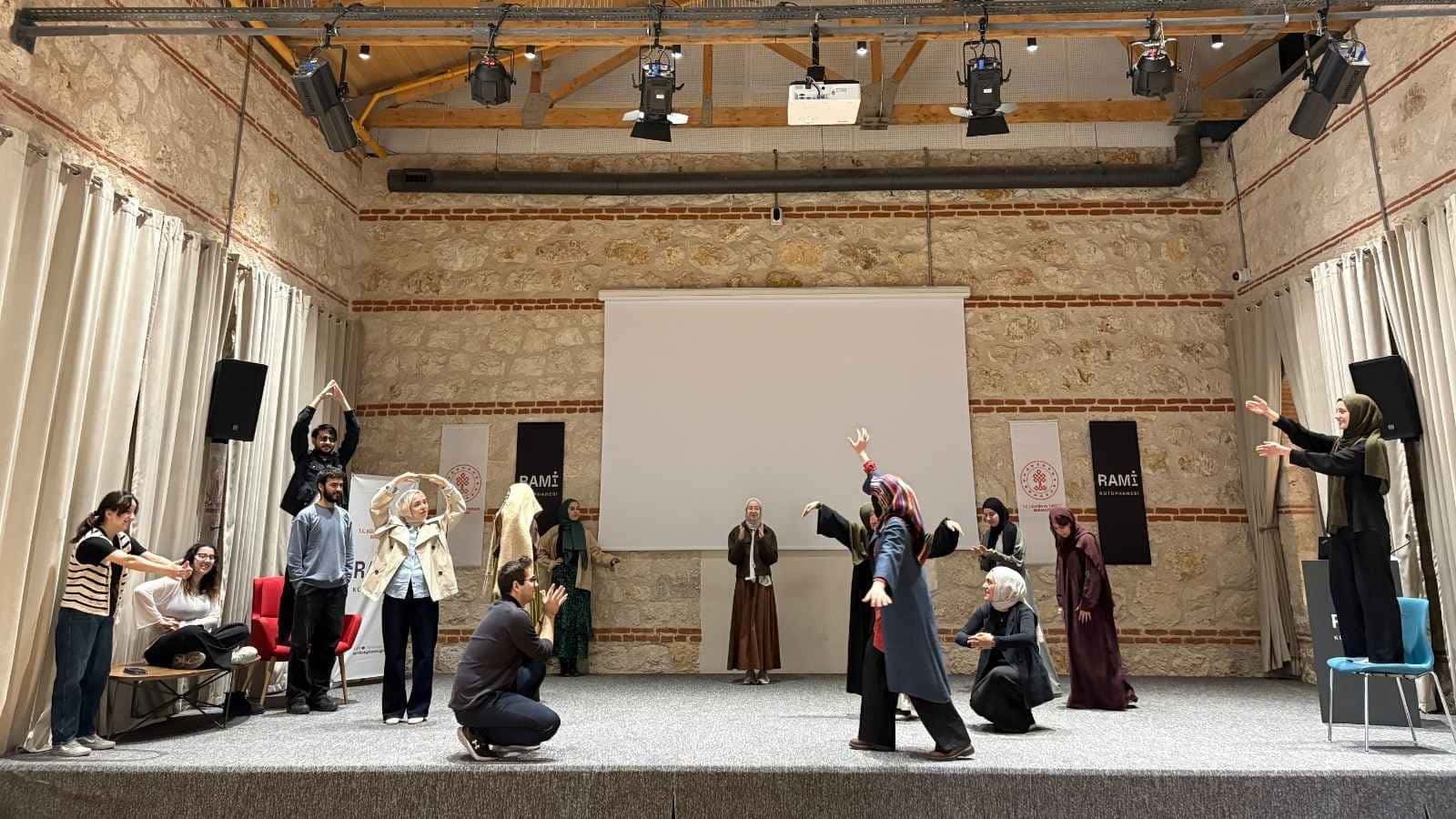 “EDU 339 Creative Drama” Dersi Rami Kütüphanesi’nde Gerçekleştirildi